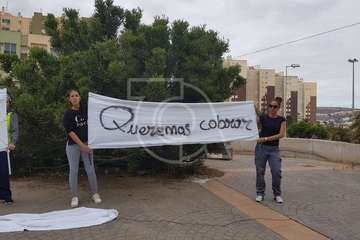 Los afectados por el retraso en el pago de las nóminas municipales exigen cobrar (Foto TA)